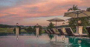 Badevergnügen umgeben von der Natur des Bayerischen Waldes